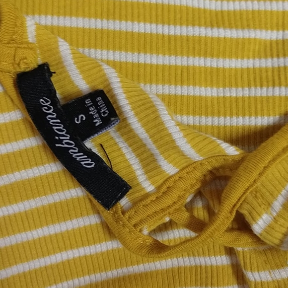 Crop top - Picture 3 of 3